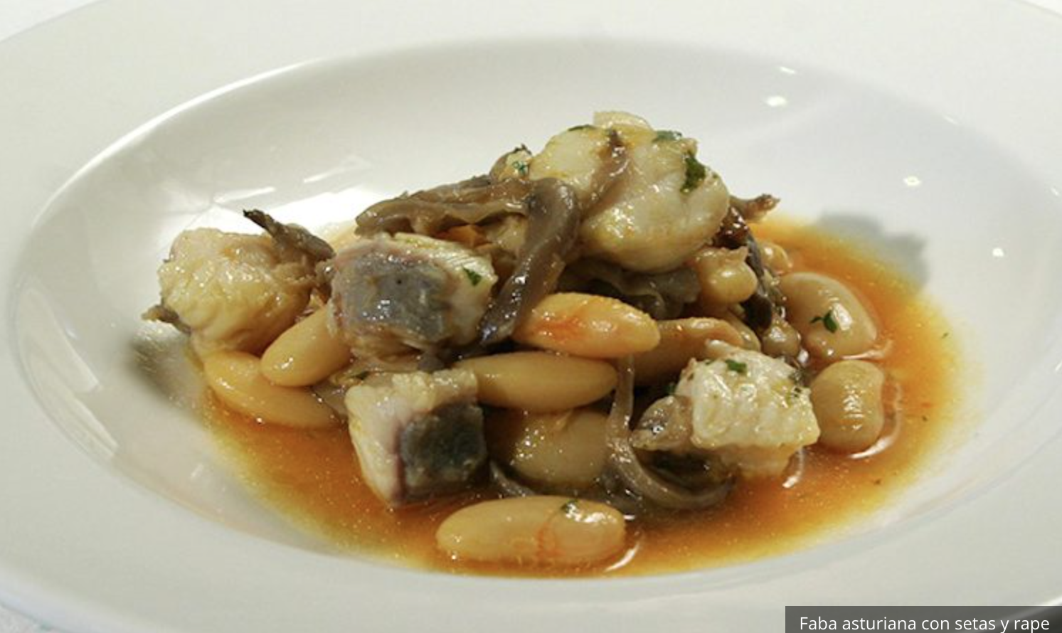 Ensalada de pimientos asados atún y huevo con  faba asturiana con setas y rape